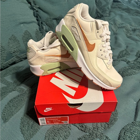 Nike Other - Nike Air Max Sz 4 Girls